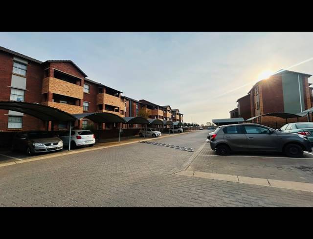 2 BEDROOM FLAT FOR SALE IN OLIFANTSVLEI